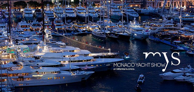 Yachts au port de Monaco pour le Monaco Yacht Show.