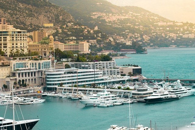 Vue sur le port de Monte-Carlo.