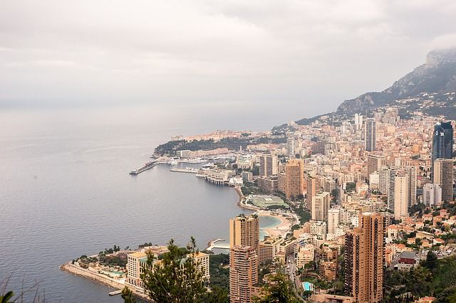 La principauté de Monaco. 
